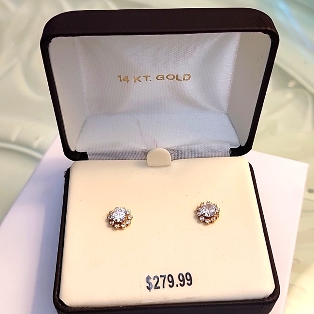 14K Flower stud earrings